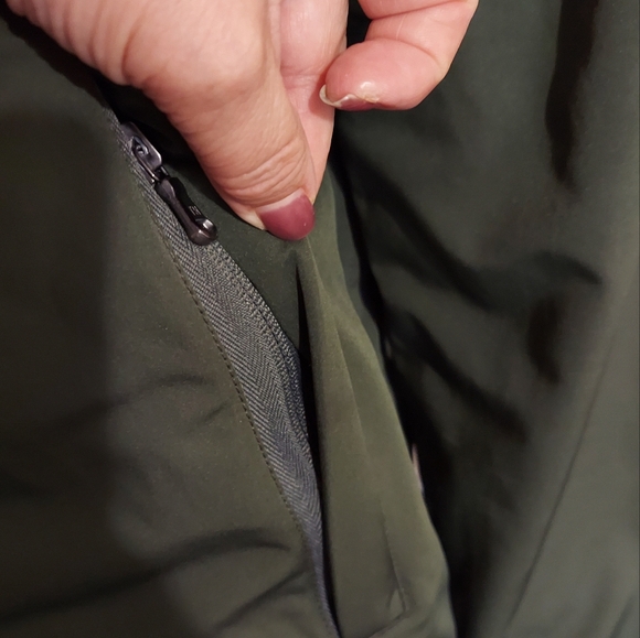 Green Tommy Hilfiger winter coat. Size xl - Picture 3 of 10